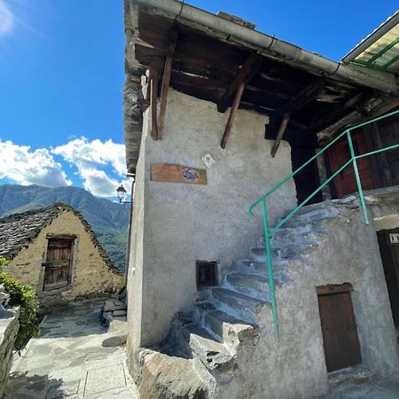Casa Vacanze La Carbunera Villa Domodossola Exterior foto