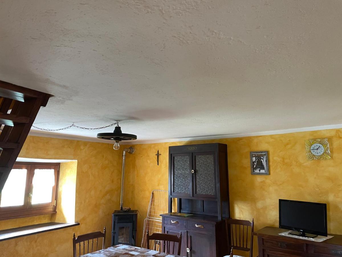 Casa Vacanze La Carbunera Villa Domodossola Exterior foto